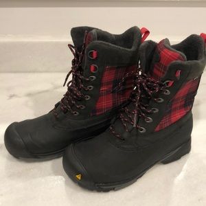 Keen lace up all weather plaid boots 8.5